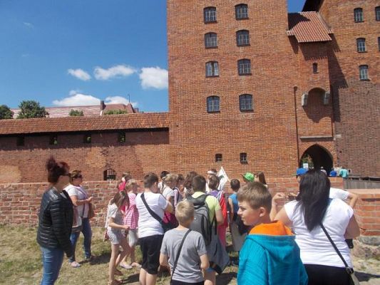  Grafika #20: Uczniowie klasy IV i V w Malborku