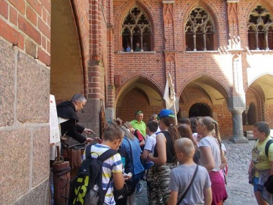  Grafika #44: Uczniowie klasy IV i V w Malborku