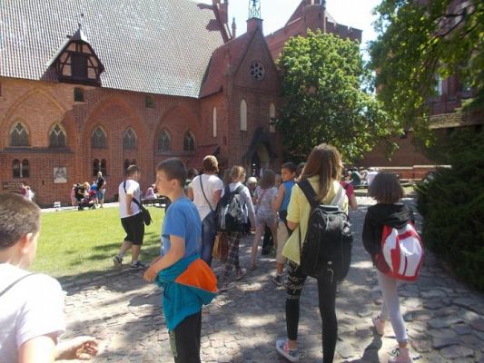  Grafika #60: Uczniowie klasy IV i V w Malborku