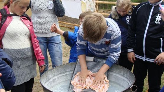 Grafika #13: Wycieczka do Wdzydz