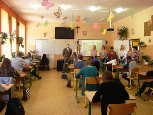  Grafika #1: Powiatowy Konkurs Biologiczny Bliżej lasu