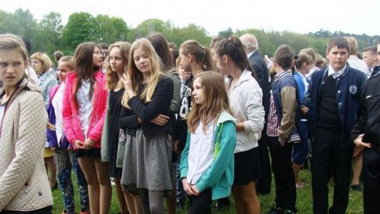  Grafika #1: Uroczystości w Sztutowie