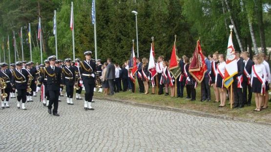  Grafika #2: Uroczystości w Sztutowie