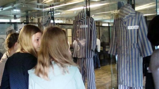  Grafika #24: Uroczystości w Sztutowie