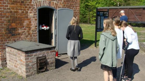  Grafika #25: Uroczystości w Sztutowie