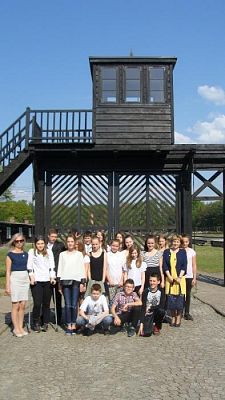  Grafika #28: Uroczystości w Sztutowie