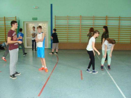  Grafika #7: Noc w szkole