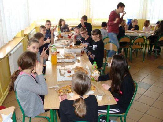  Grafika #21: Noc w szkole