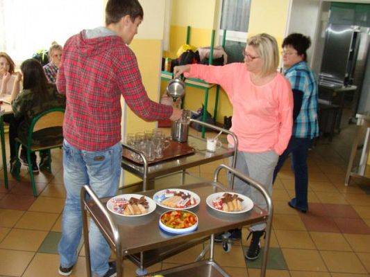  Grafika #22: Noc w szkole