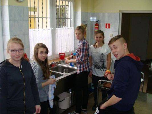  Grafika #25: Noc w szkole