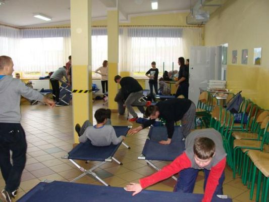  Grafika #32: Noc w szkole