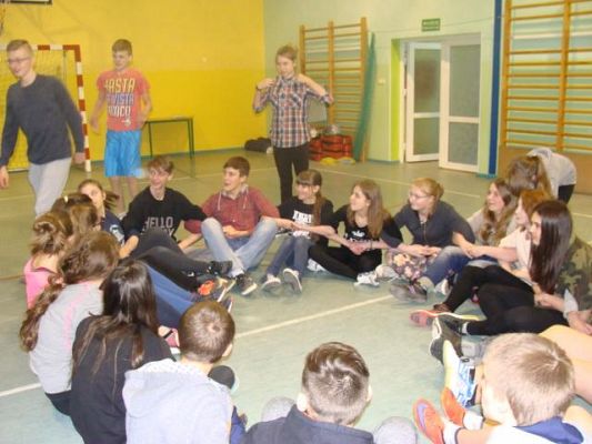  Grafika #38: Noc w szkole