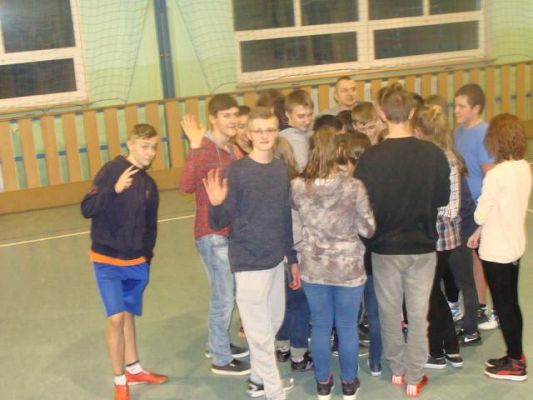  Grafika #40: Noc w szkole