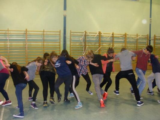  Grafika #42: Noc w szkole