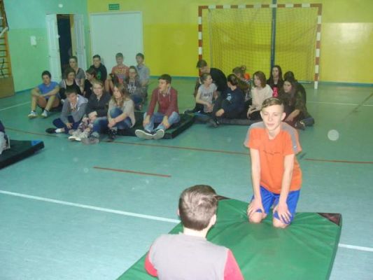  Grafika #44: Noc w szkole