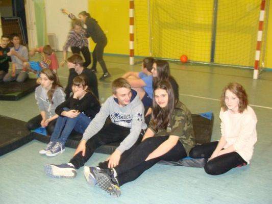  Grafika #45: Noc w szkole