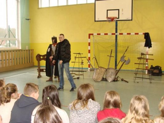  Grafika #0: Życie i Kultura w Średniowieczu - żywa lekcja historii