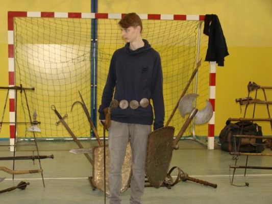  Grafika #4: Życie i Kultura w Średniowieczu - żywa lekcja historii