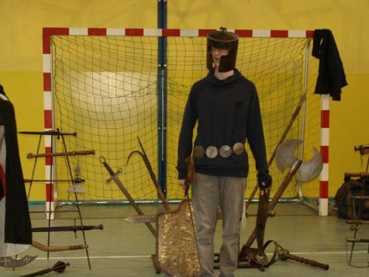  Grafika #5: Życie i Kultura w Średniowieczu - żywa lekcja historii