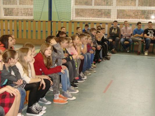  Grafika #6: Życie i Kultura w Średniowieczu - żywa lekcja historii