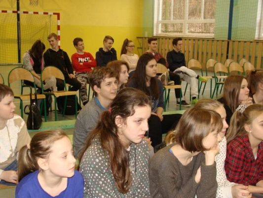  Grafika #7: Życie i Kultura w Średniowieczu - żywa lekcja historii