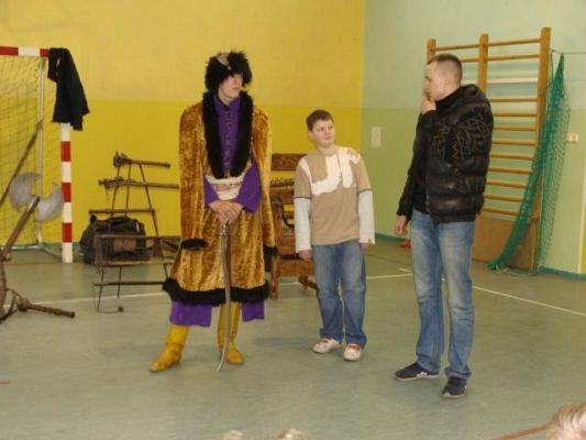  Grafika #9: Życie i Kultura w Średniowieczu - żywa lekcja historii