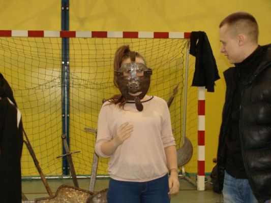  Grafika #13: Życie i Kultura w Średniowieczu - żywa lekcja historii