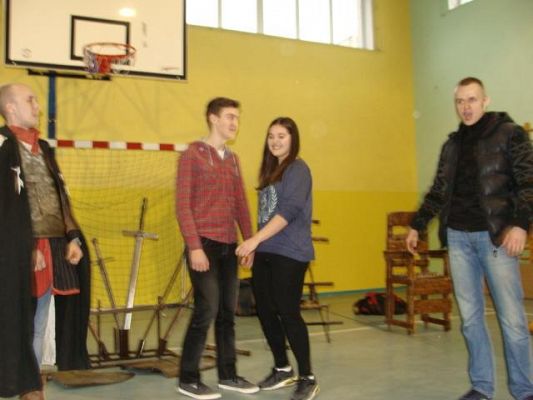  Grafika #26: Życie i Kultura w Średniowieczu - żywa lekcja historii