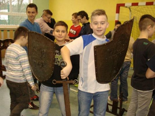  Grafika #32: Życie i Kultura w Średniowieczu - żywa lekcja historii