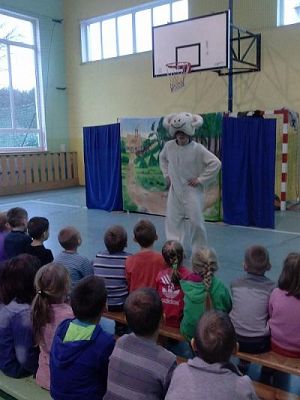 Grafika #1: Adaptacja sceniczna wiersza pt. Żółw i Zając