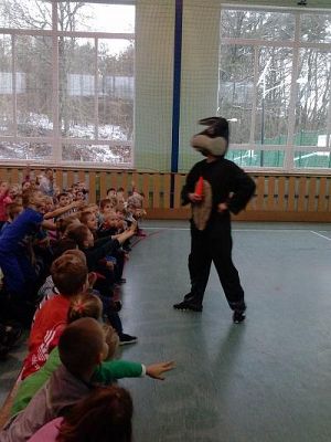 Grafika #2: Adaptacja sceniczna wiersza pt. Żółw i Zając