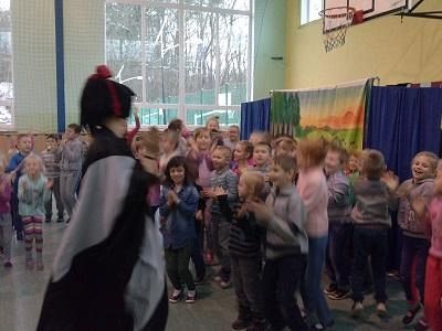 Grafika #6: Adaptacja sceniczna wiersza pt. Żółw i Zając