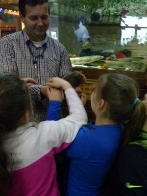 Grafika #32: Wycieczka kl. III i V do egzotycznego ZOO w Tuchlinie.