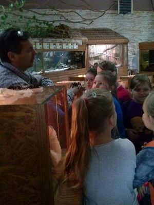 Grafika #49: Wycieczka kl. III i V do egzotycznego ZOO w Tuchlinie.