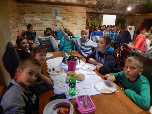 Grafika #13: Wycieczka kl. III i V do egzotycznego ZOO w Tuchlinie.