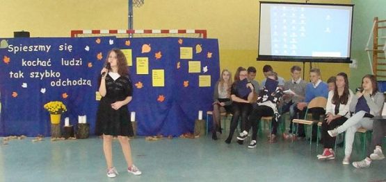 Grafika #0: Montaż słowno -muzyczny - Żyje się tylko chwilę