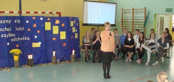 Grafika #2: Montaż słowno -muzyczny - Żyje się tylko chwilę