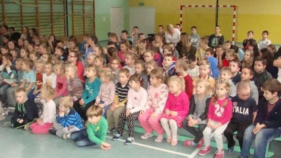 Grafika #5: Montaż słowno -muzyczny - Żyje się tylko chwilę