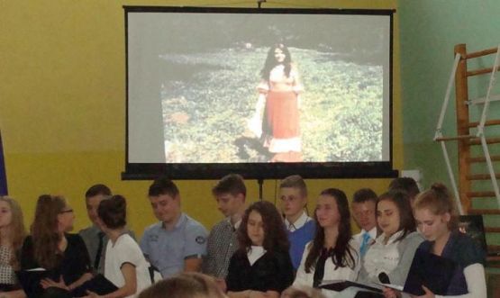 Grafika #11: Montaż słowno -muzyczny - Żyje się tylko chwilę