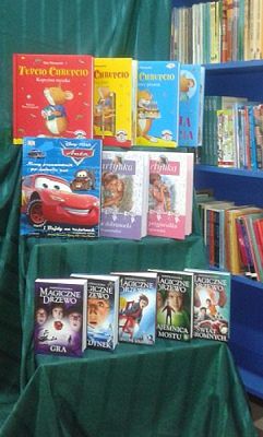  Grafika #1: Biblioteka szkolna zaprasza do czytania