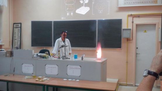  Grafika #2: Warsztaty chemiczne pt. Nie tylko cukier slodki