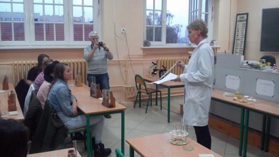  Grafika #5: Warsztaty chemiczne pt. Nie tylko cukier slodki