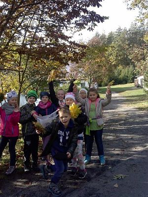 Grafika #4: Klasa III SP szuka jesieni