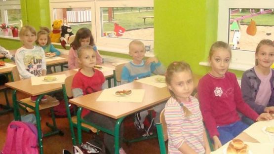 Grafika #5: Klasa II a promuje zdrowe jedzenie