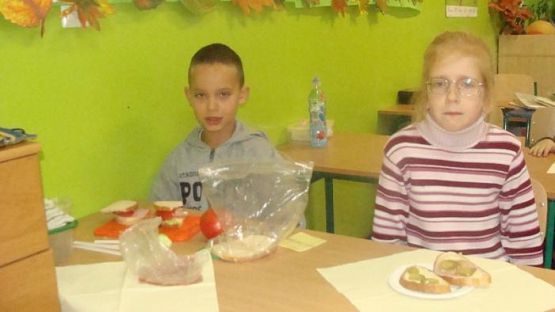 Grafika #2: Klasa II a promuje zdrowe jedzenie