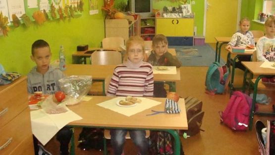 Grafika #1: Klasa II a promuje zdrowe jedzenie