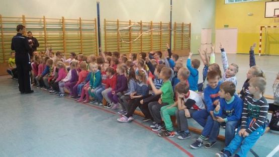 Grafika #2: Spotkanie z policjantami