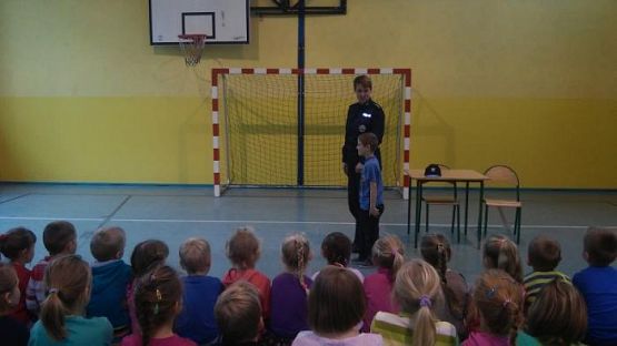 Grafika #4: Spotkanie z policjantami