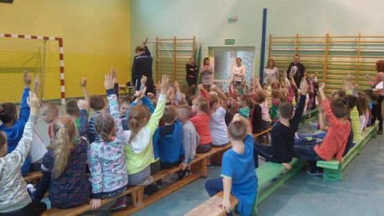 Grafika #6: Spotkanie z policjantami