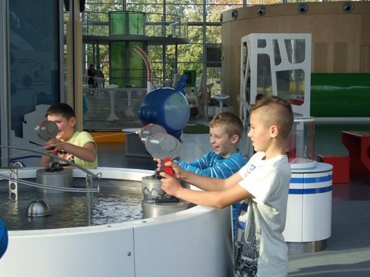  Grafika #2: Wycieczka do Centrum Nauki Experyment w Gdyni